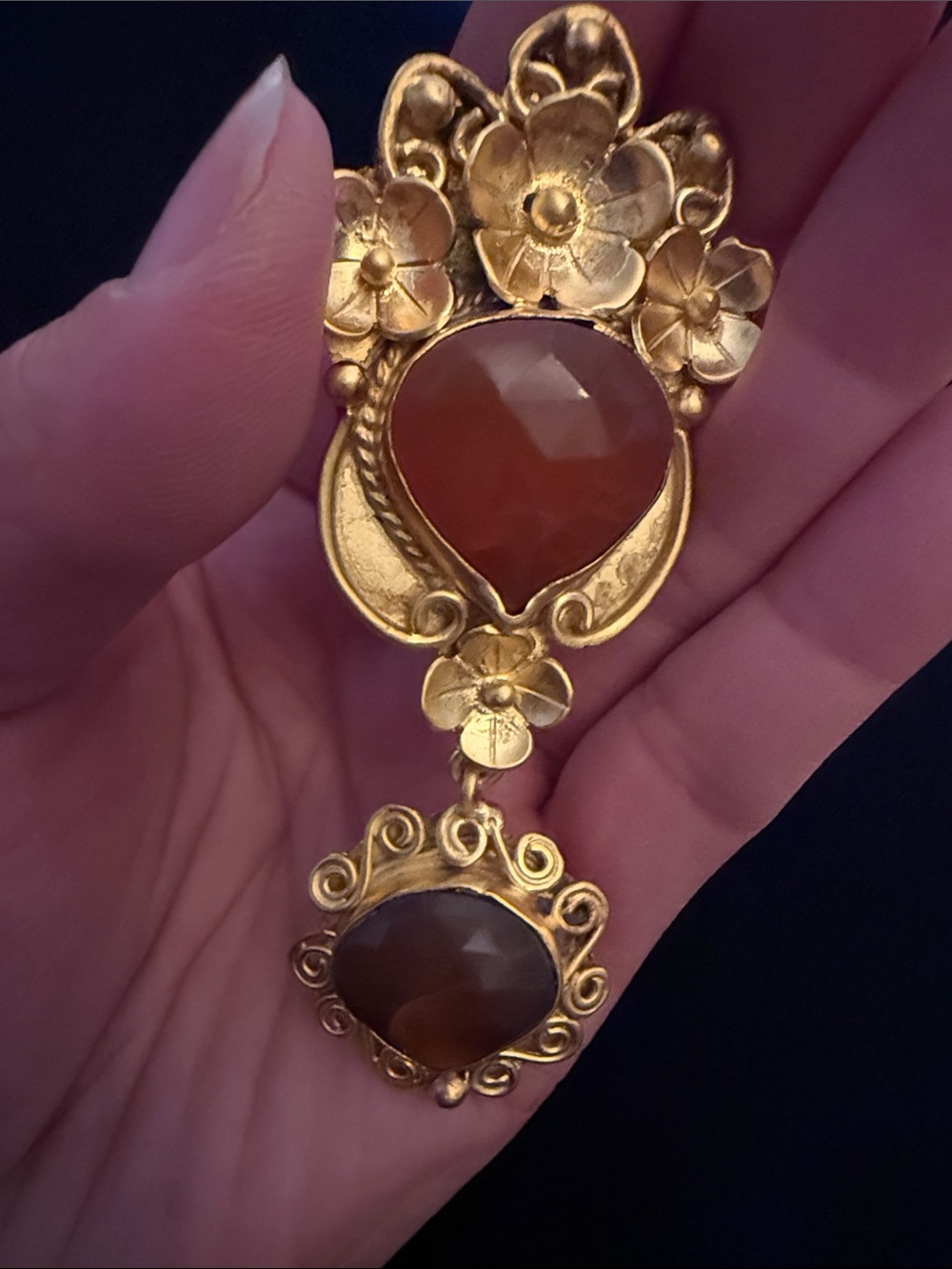 Gold filigree Drop pendant with Carnelian Stones NWOT